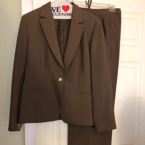 Valerie Stevens 100% Silk Pant Suit